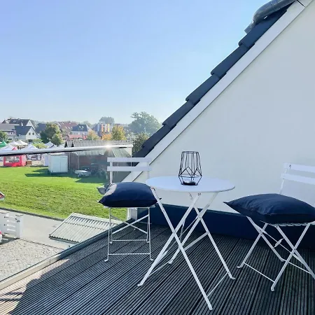Hafenloge - Traumblick auf den Niendorfer Hafen bis zur Ostsee- Timmendorfer Strand